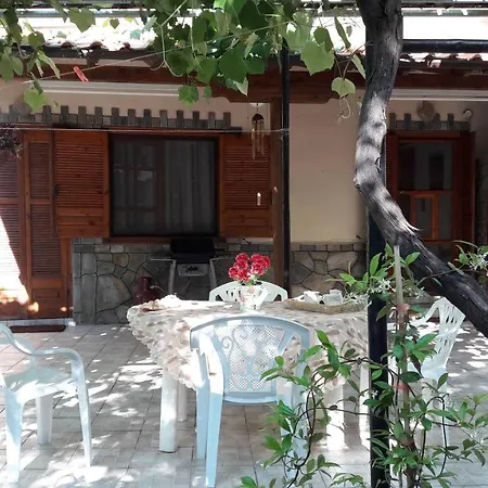 Holiday home Ritas House