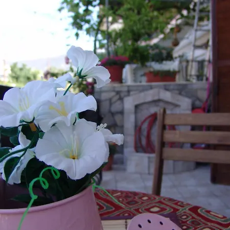 Holiday home Ritas House